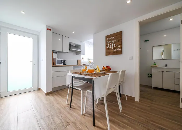 Casas Com Amoras In Serra Da Pescaria